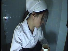 給食センターで働くおばさんのトイレ盗撮 尿検査採取映像2　38人　サンプル画像05